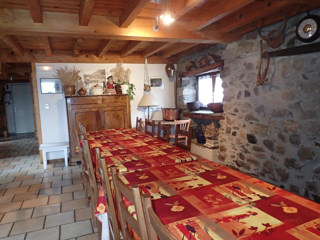 Gite Soum De L'Ase Grust Esterno foto
